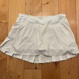 Women’s white lululemon running skirt size 6